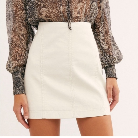 Free People Modern Femme Mini Skirt White Denim size 2 OFF White - Picture 2 of 10